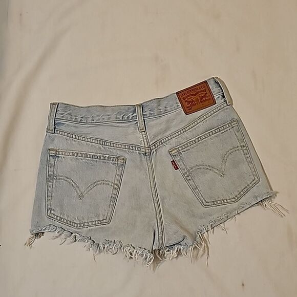 Levis Jean shorts size 26 501s. - Picture 2 of 12